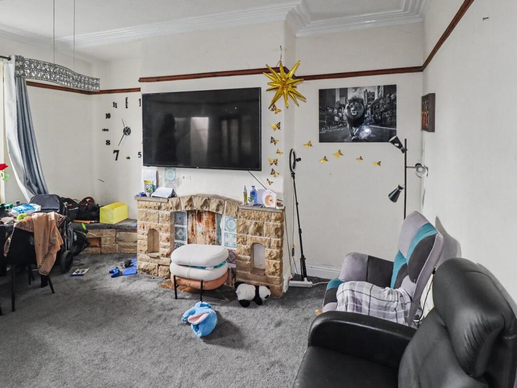 House in Bradford, West Yorkshire - View 3