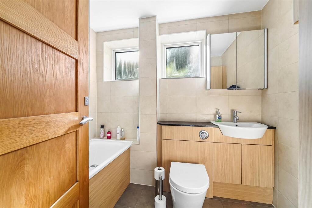 Apartment in Sutton - View 3