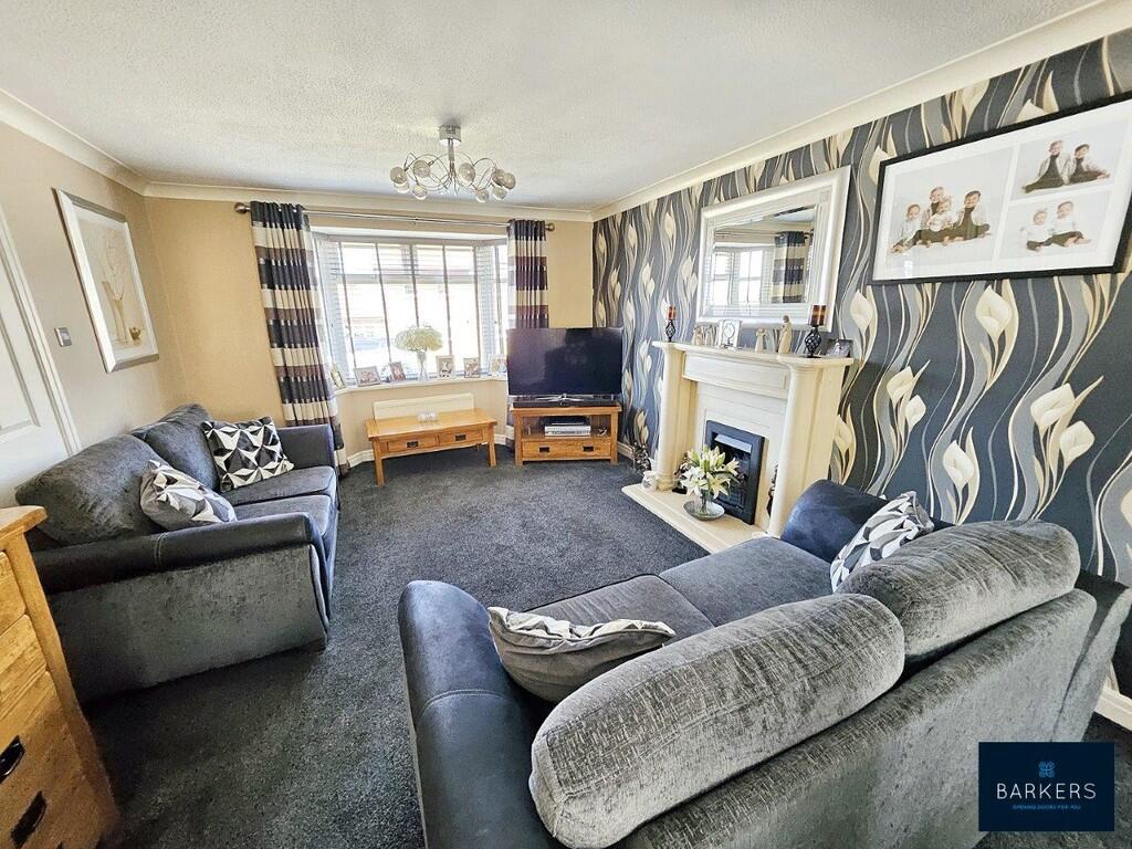Greenacres Drive, Birstall photo 3