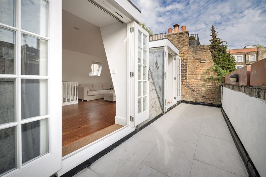 Apartment in London, North Kensington - View 3