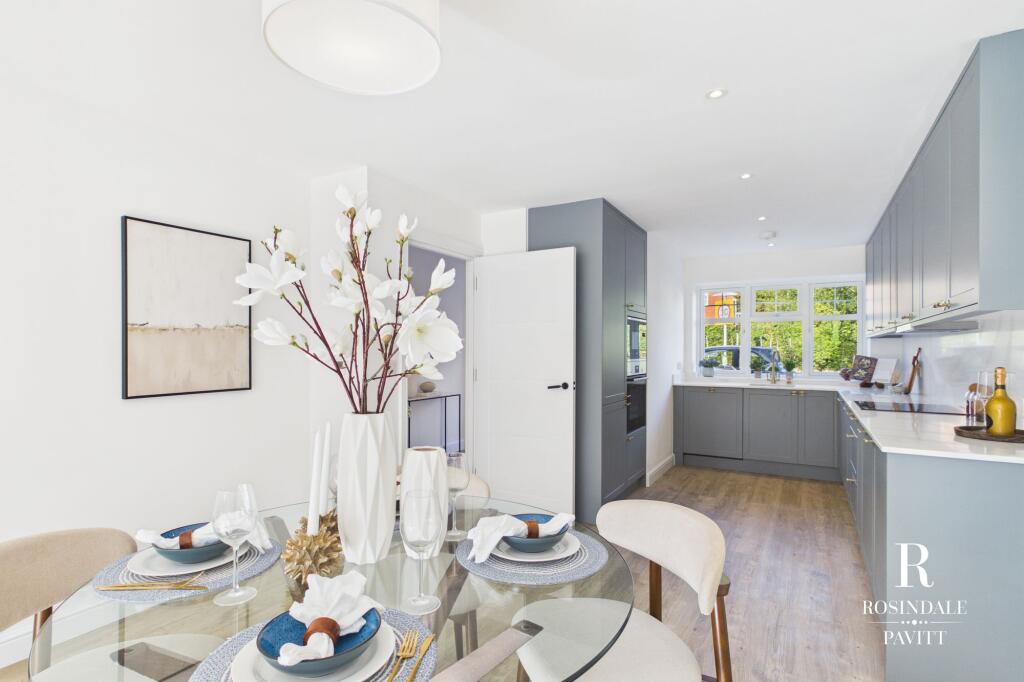 House in Sutton - More