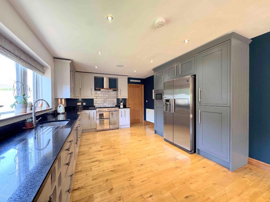 Last House, 23 Marsh Lane, Southowram, HX3 9NR photo 3