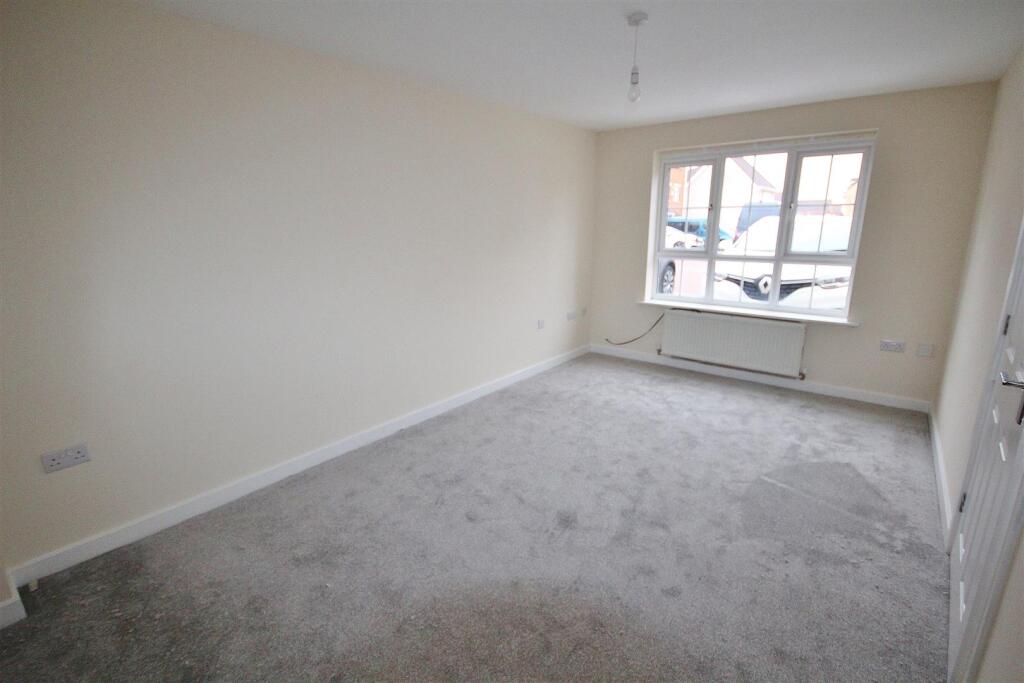 House in Leeds, South Milford - View 2