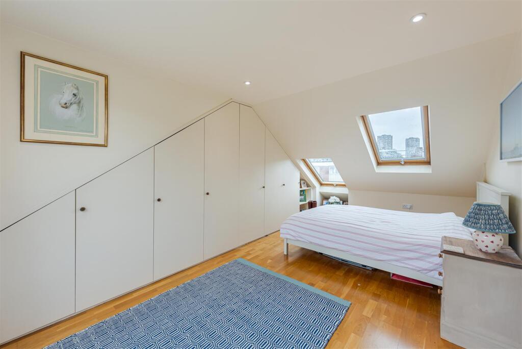 Apartment in London - More