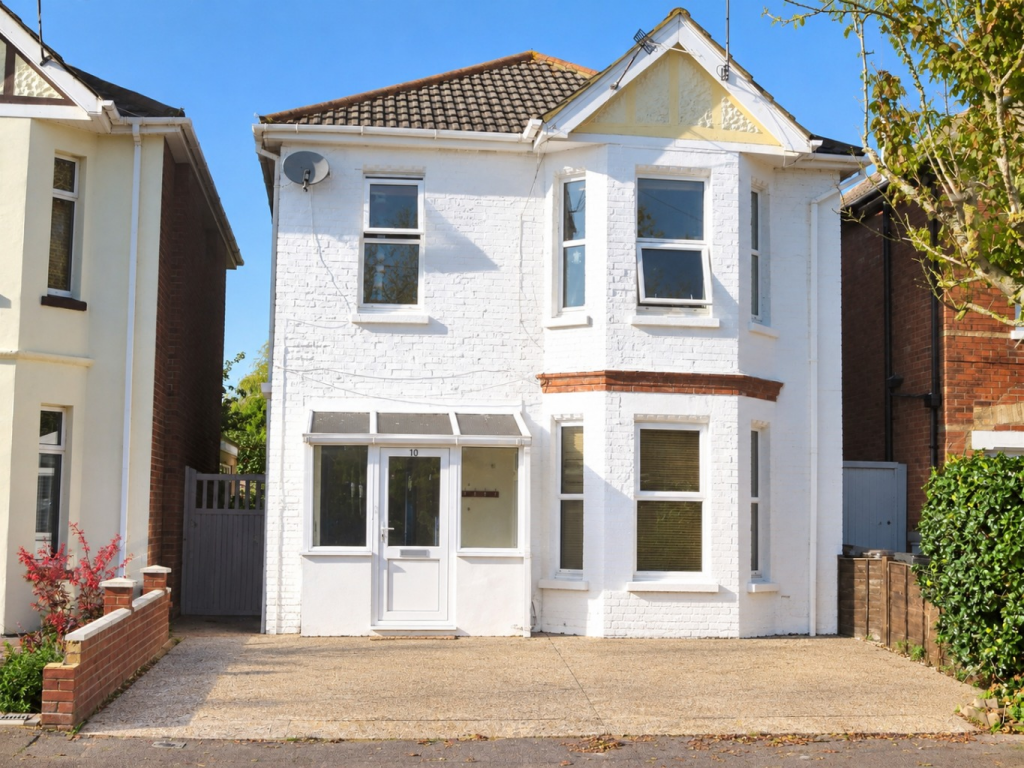 **STUDENT** Edgehill Road, Bournemouth, Dorset, BH9 2PQ