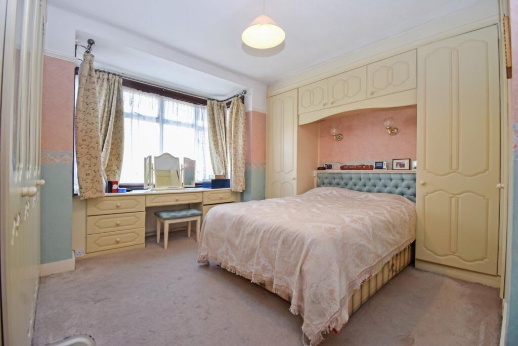 House in Slough, Burnham - More