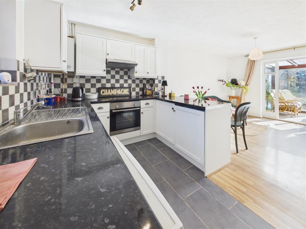 Audley Firs, Hersham, Walton-On-Thames - View 4