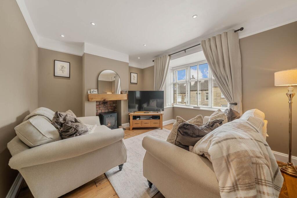 34 Cowcliffe Hill Road, Huddersfield, HD2 photo 2