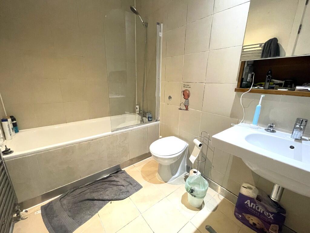 House in London - View 5