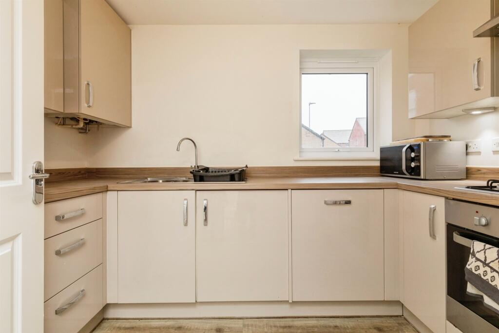Dowsell Way, Yate, Bristol photo 4