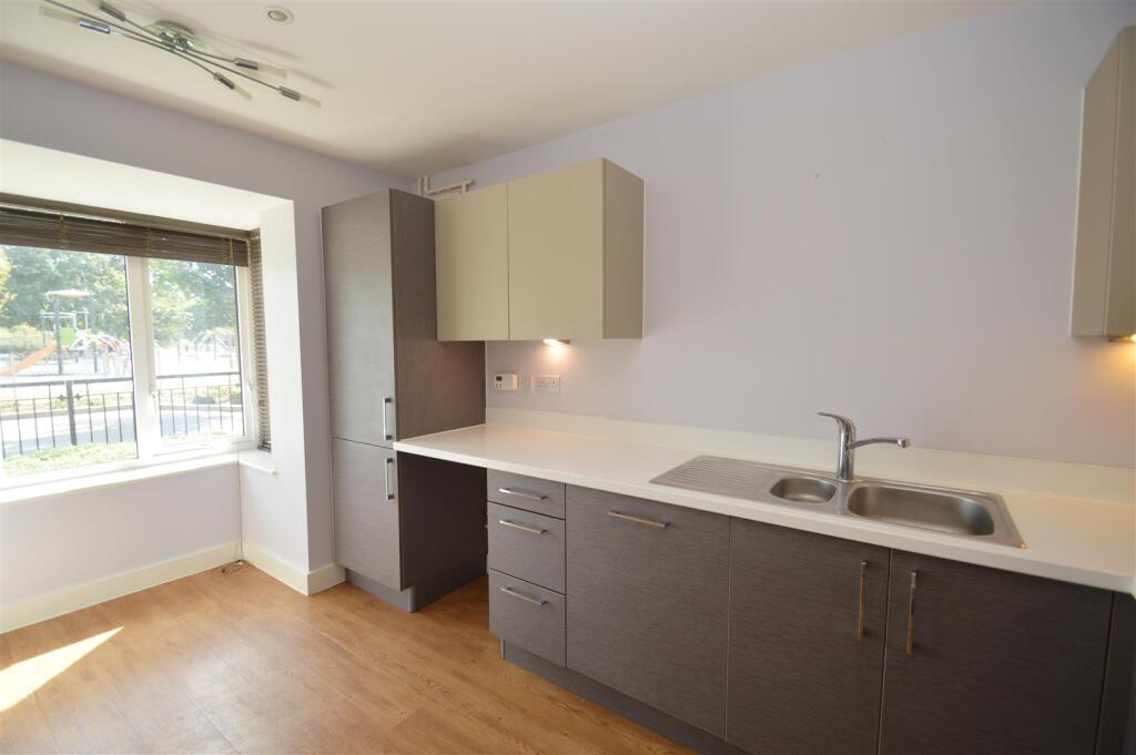 House in Dartford - More