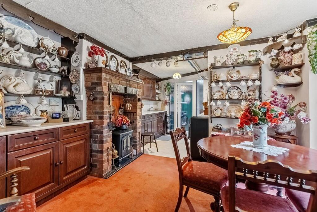 House in London, Lower Clapton, Clapton - More