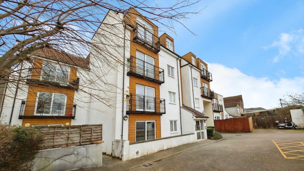 Main image of property: 526 Fishponds Road, Fishponds, Bristol