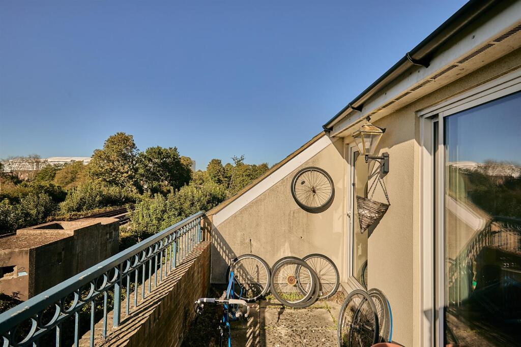 House in London - View 3