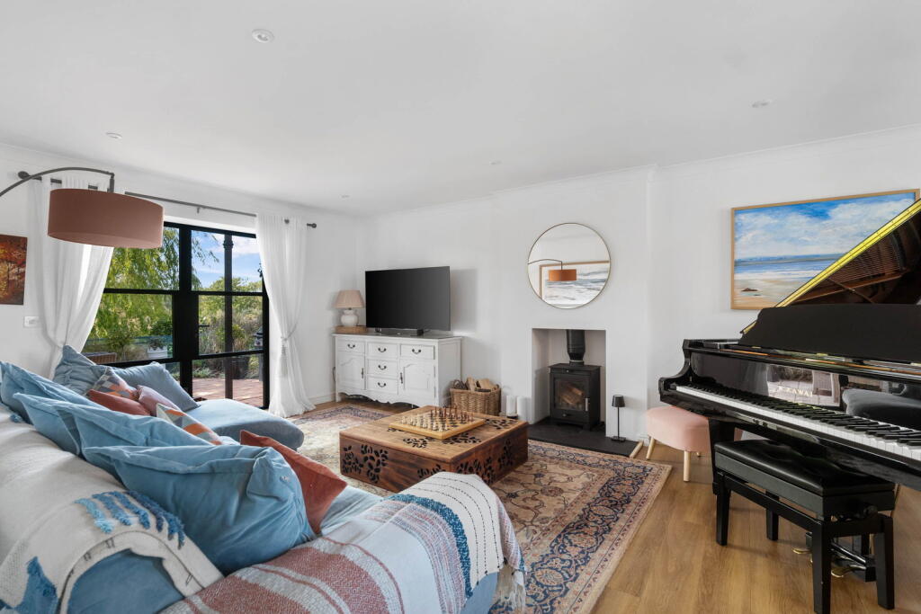 House in Worcester, Worcestershire - View 5