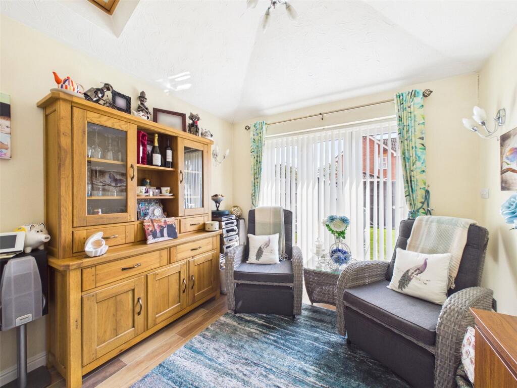 House in Gloucester - View 5