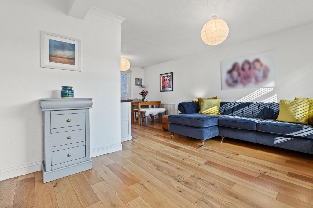House in Glenrothes, South Parks - More