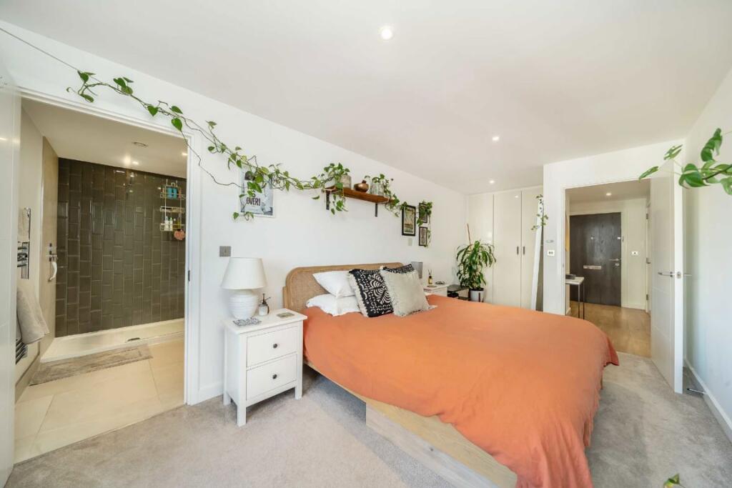 Apartment in London, Beaufort Park, Colindale - View 3
