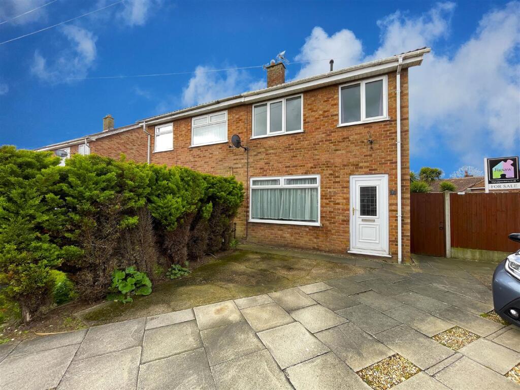 Main image of property: Lingcroft Close, Camblesforth