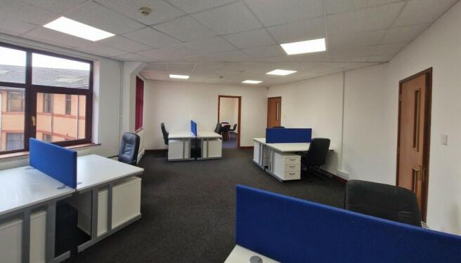 735 sq ft Suite