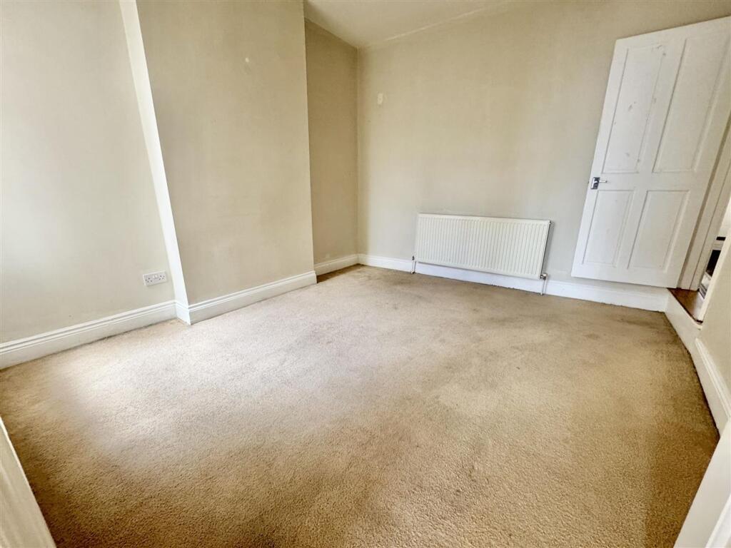 Russell Rise, Luton, LU1 photo 3