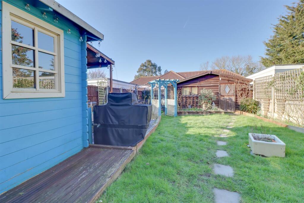 Cartlodge Avenue, Wickford photo 2