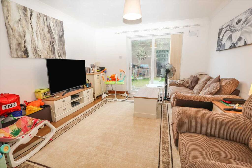 Amerden Way, Windsor Meadows, Cippenham photo 3