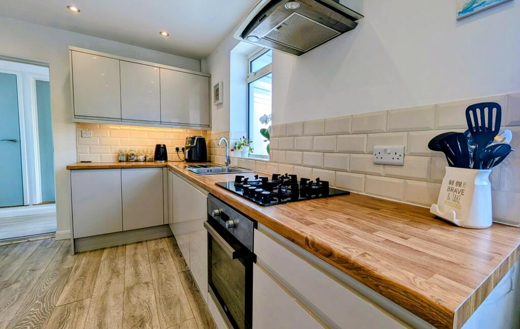 Blacksmiths Crescent, Sompting, Lancing photo 5
