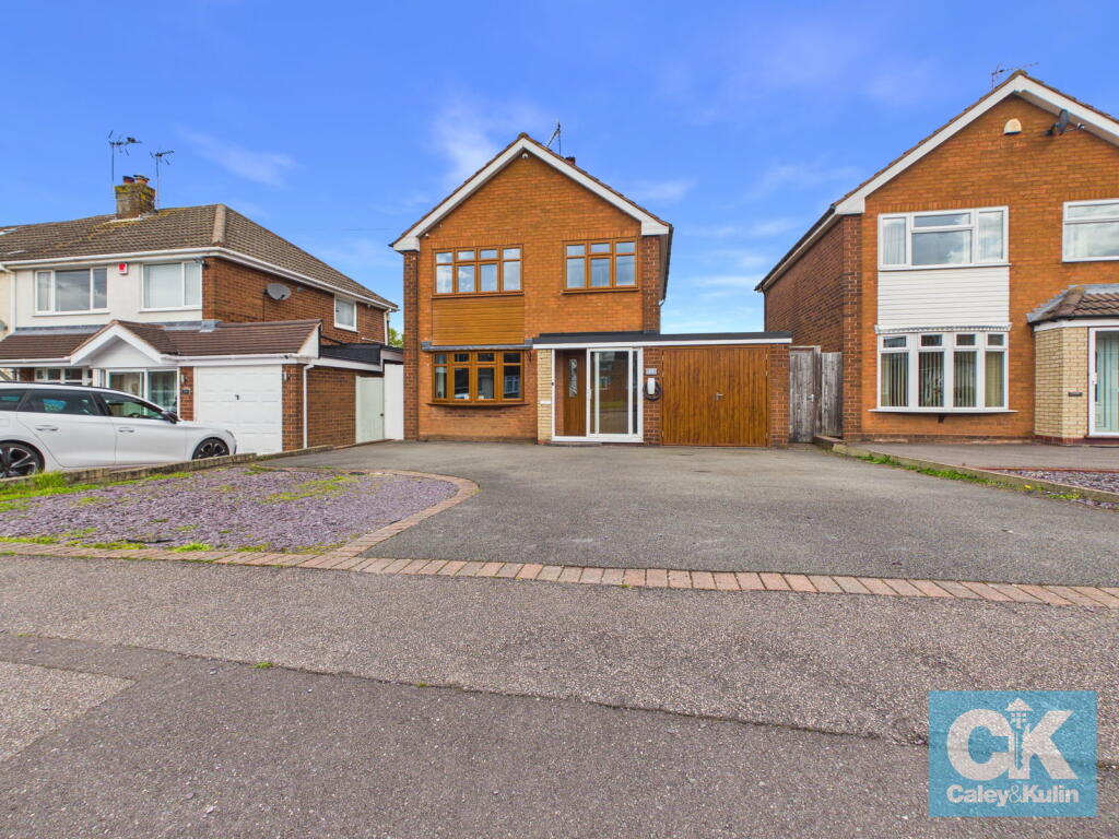 3-bed detached on Lambourne Close, Great Wyrley, Walsall, WS6 6DD, £345,000