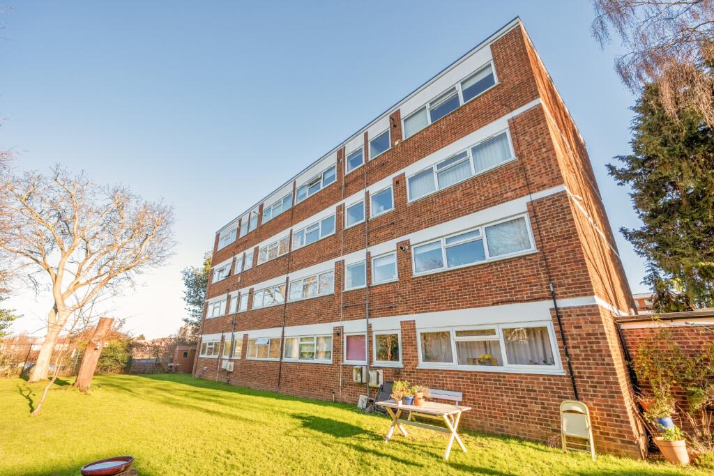 Lynwood Close, South Woodford, London, E18 photo 4