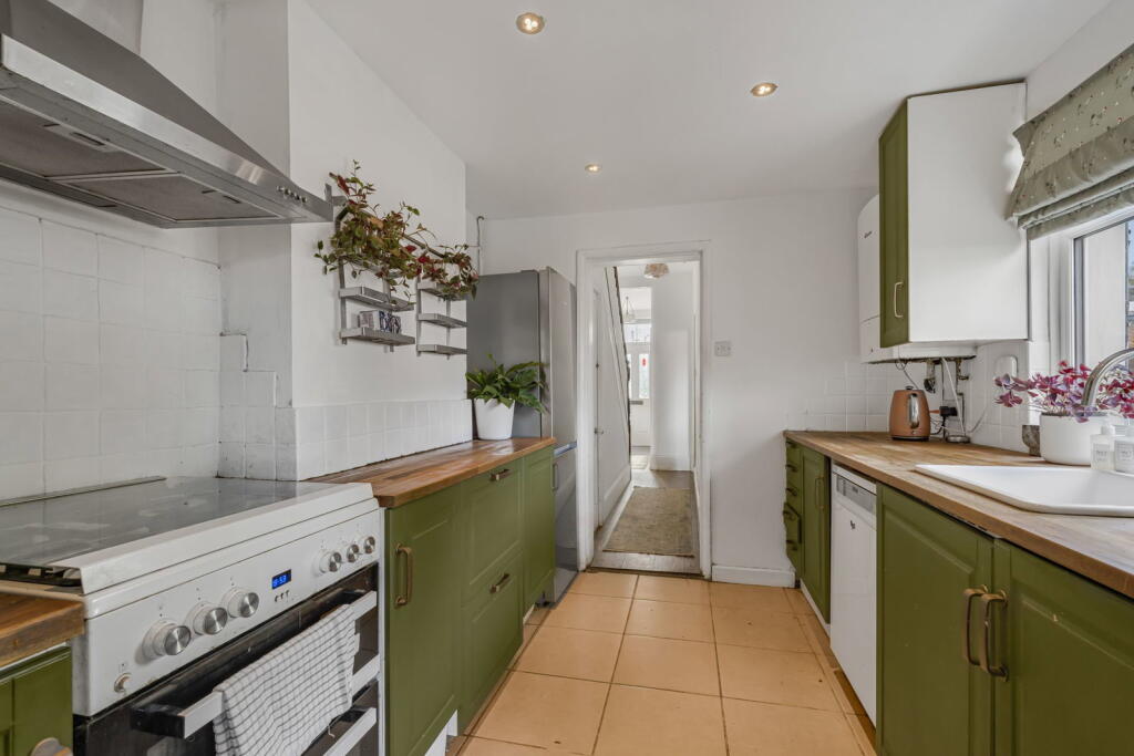 House in Gloucester - View 5