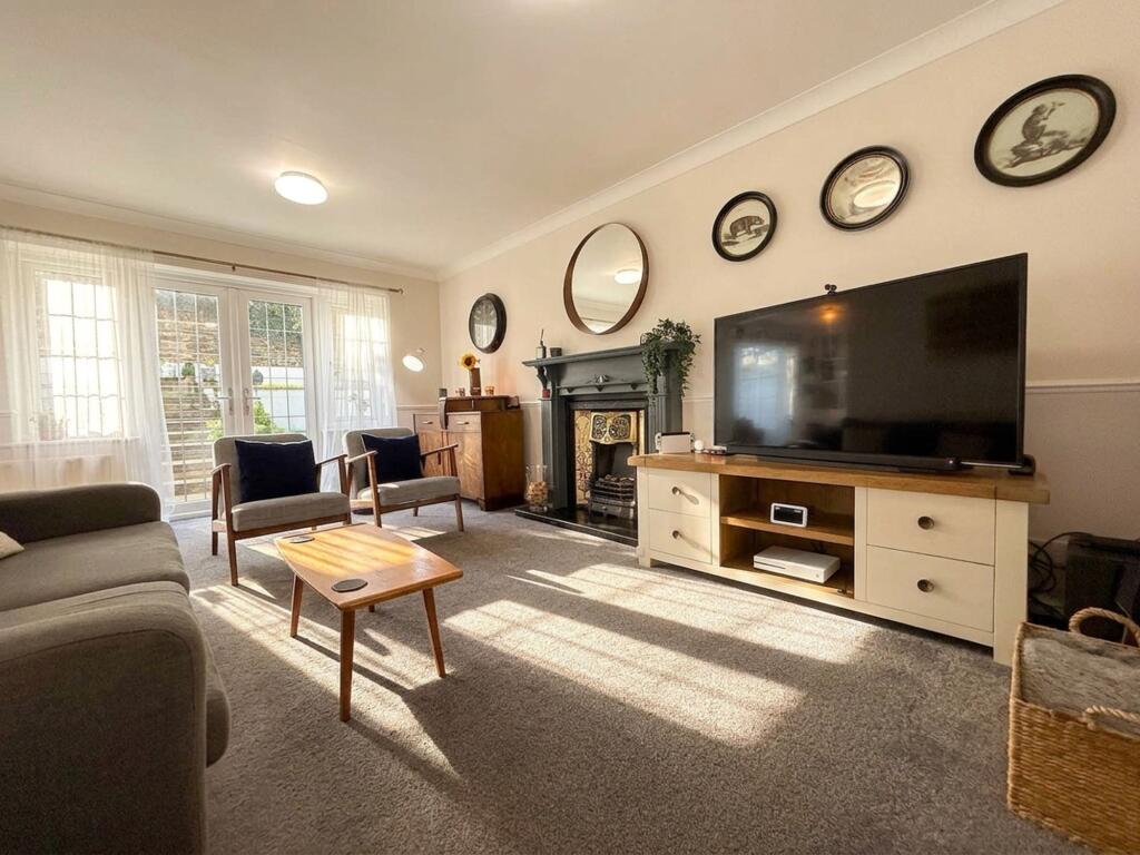 House in Kirklees, Battyeford - View 4