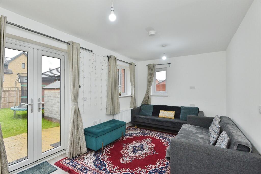 Burney Drive, Glebe Farm, Milton Keynes photo 4