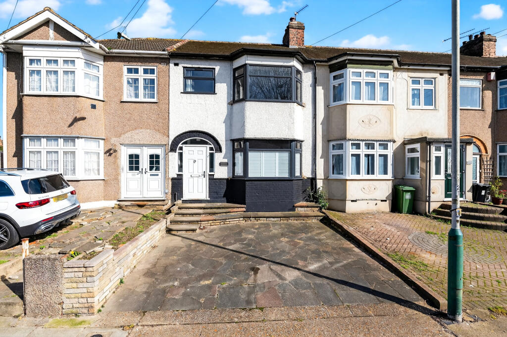 Main image of property: Park Lane, Hornchurch, RM11
