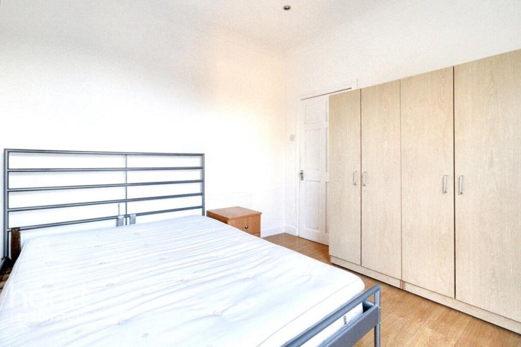 Main image of property: 376a Grove Green Road, London