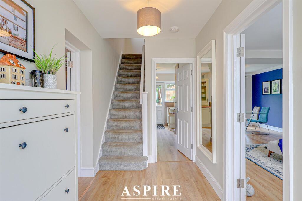 Down Hall Close, Rayleigh - View 3