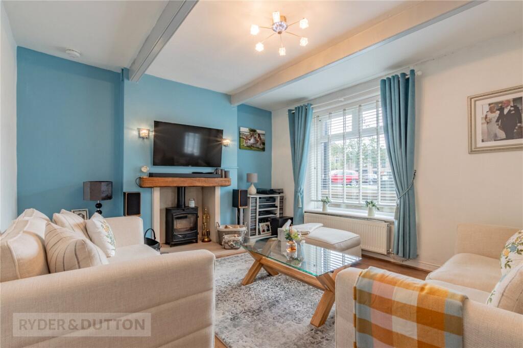Ivy Green Drive, Springhead, Saddleworth, OL4 photo 2