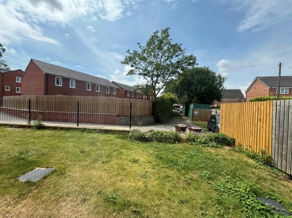 Apartment in Wakefield - View 2