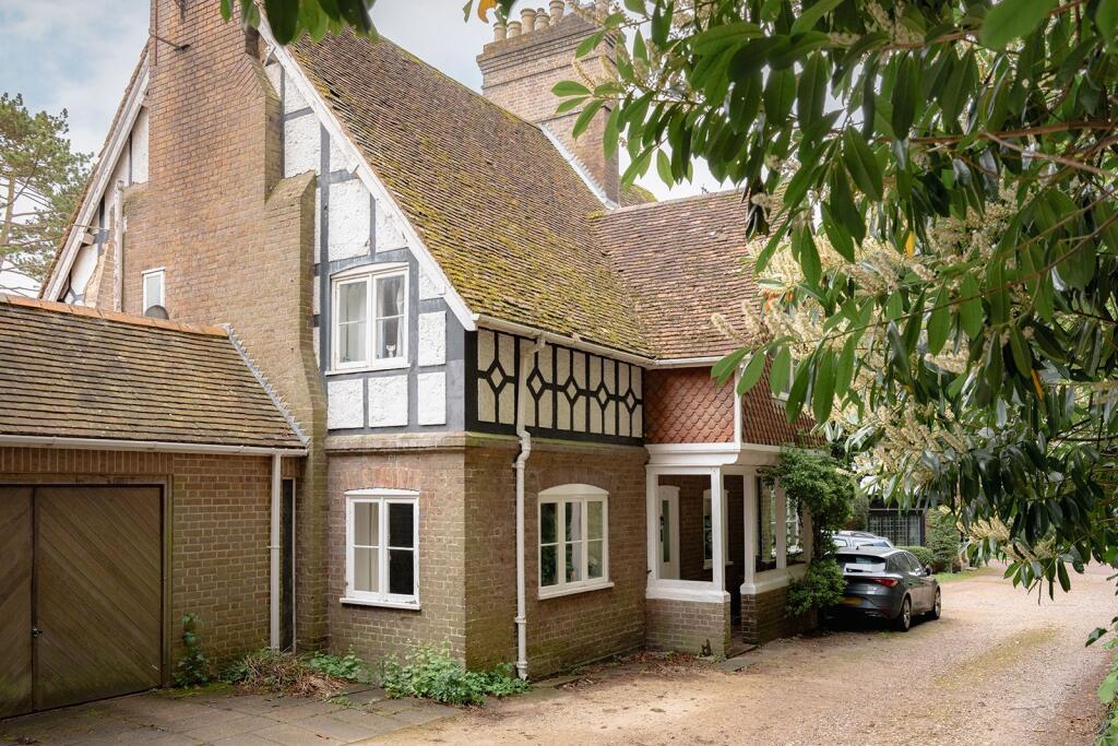 Main image of property: Park Street, Tring, Hertfordshire HP23