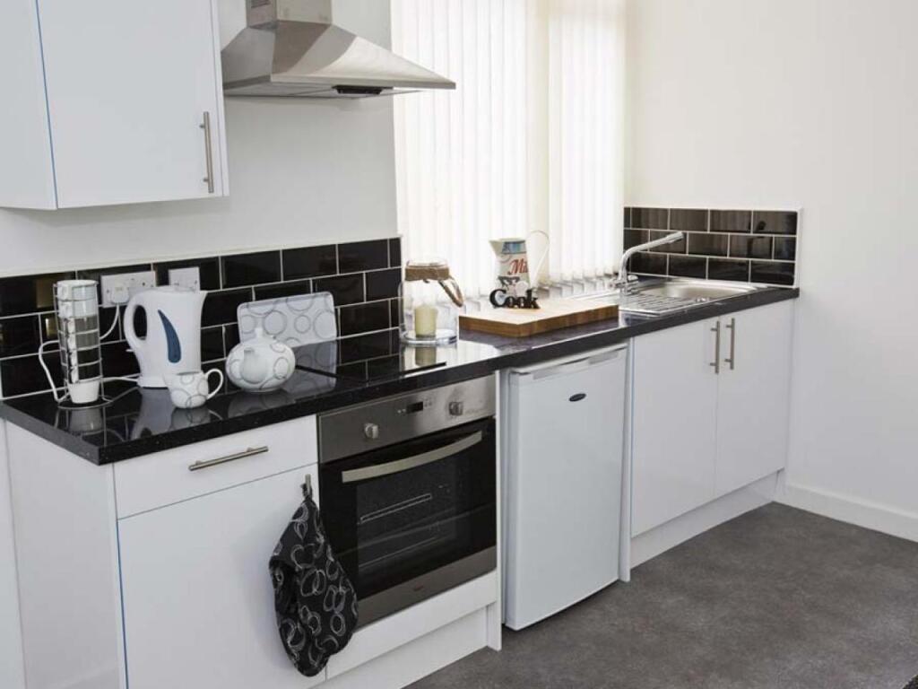 Apartment in Leeds, Silver Royd Business Park, Farnley - View 2