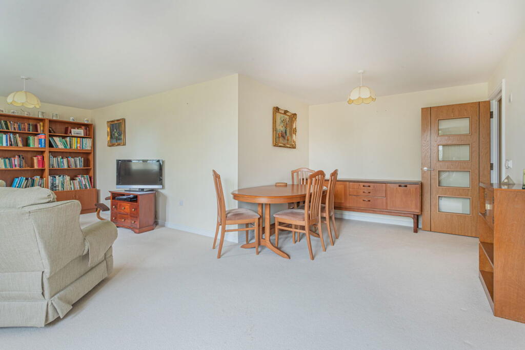 Lewsey Court, Tetbury photo 3