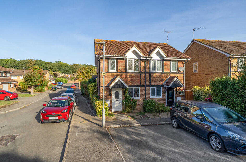 Main image of property: Challis Place, Bracknell, Berkshire, RG42