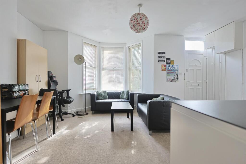 Apartment in Newcastle upon Tyne - View 5