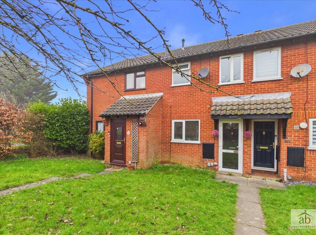 2-bed terraced on Grange Farm Avenue, Felixstowe, £169,995