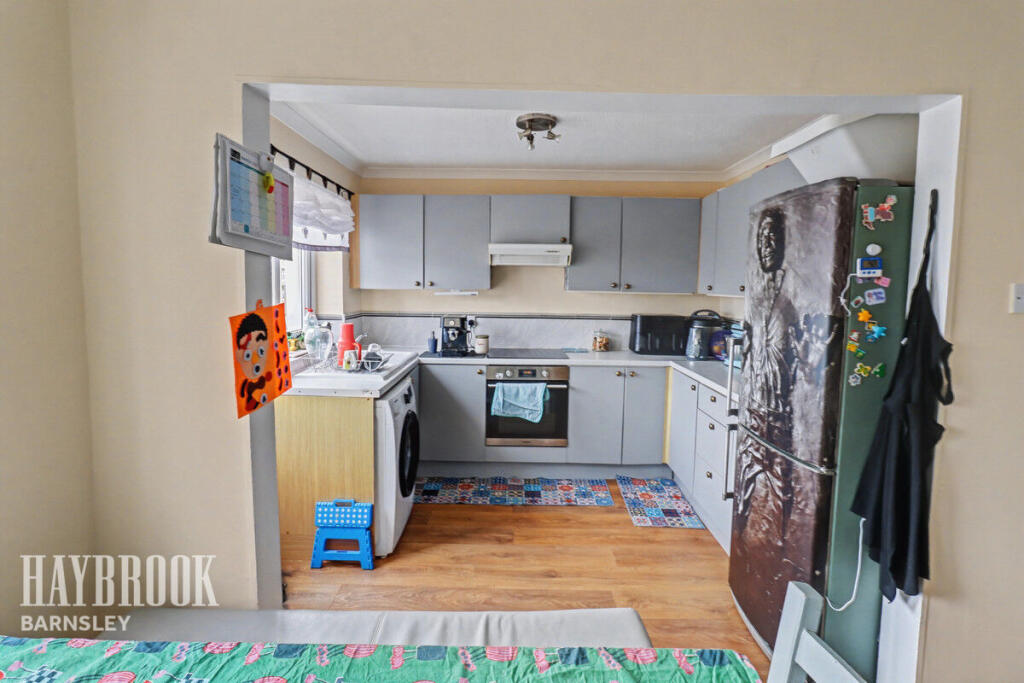 Withens Court, Mapplewell photo 4