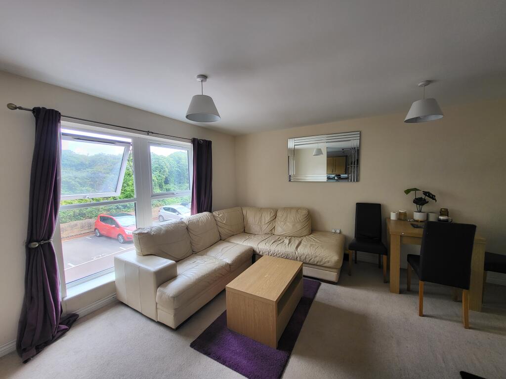 Apartment in Swindon, Okus, South Swindon - View 4