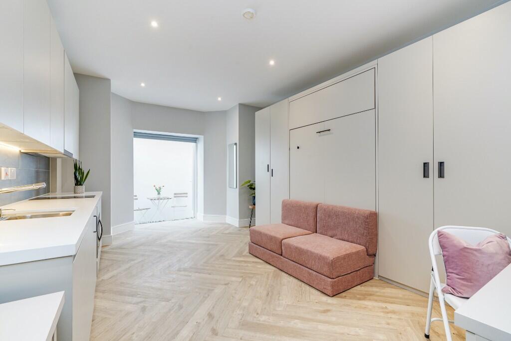 Main image of property: Hanger Lane, London, W5
