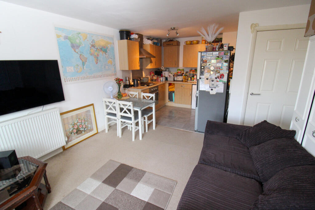 Apartment in Northampton, West Northamptonshire - View 4