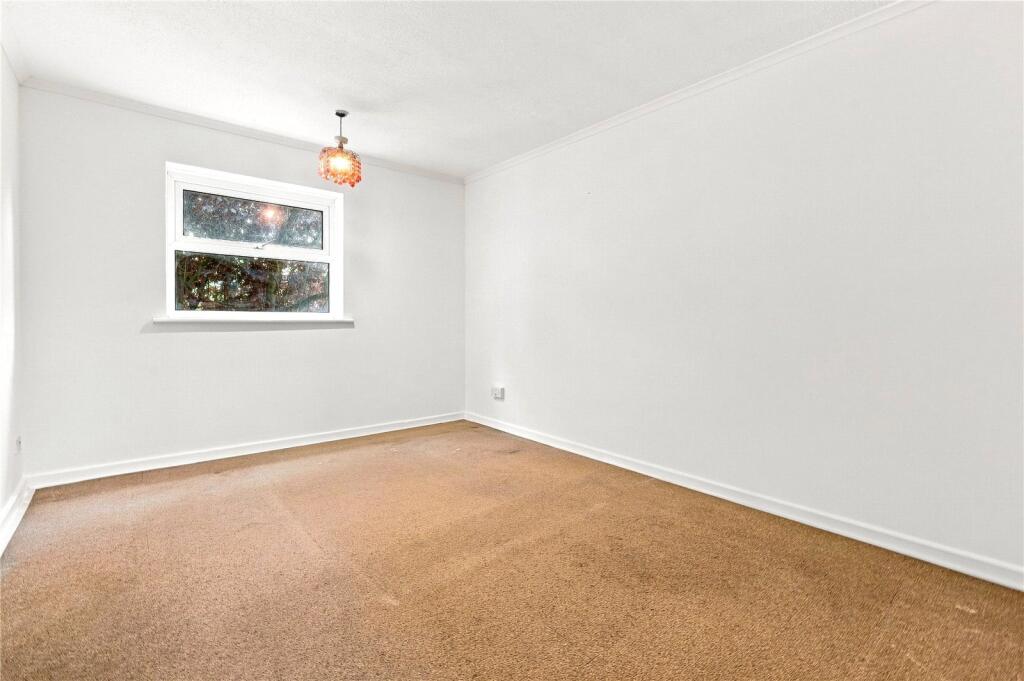 Apartment in Southend-on-Sea, Essex - View 4