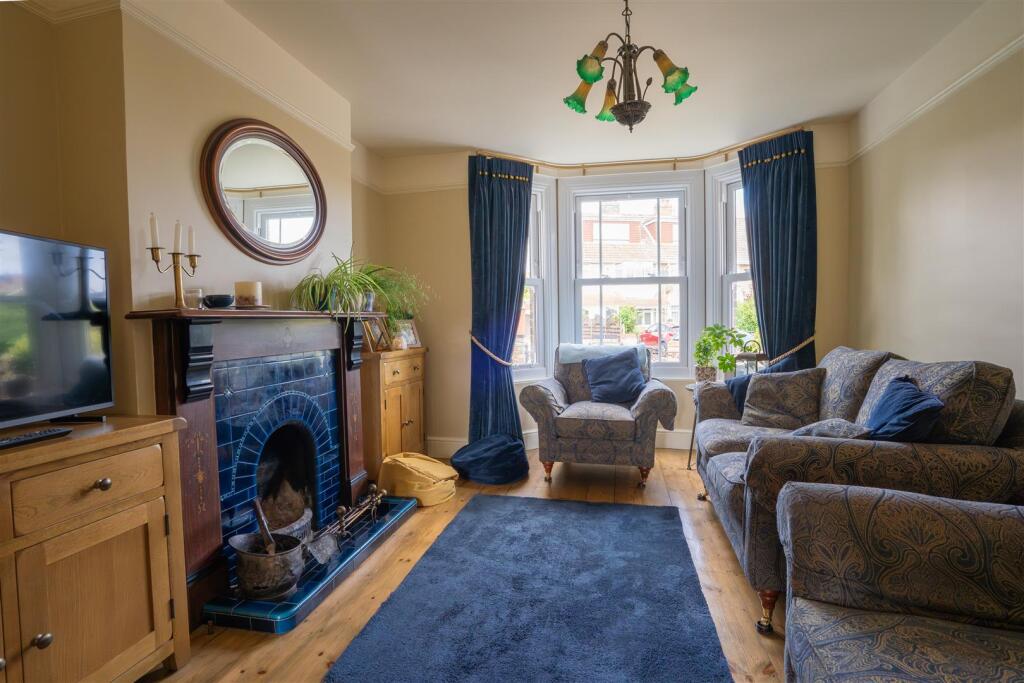 House in East Suffolk, Pakefield, Lowestoft - More